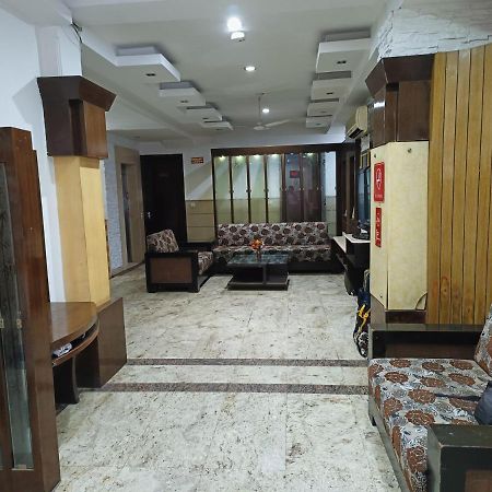 Hotel Tjs Grand Delhi  Extérieur photo