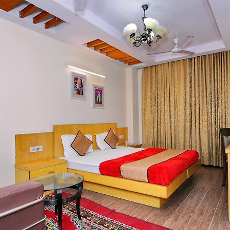 Hotel Tjs Grand Delhi  Extérieur photo