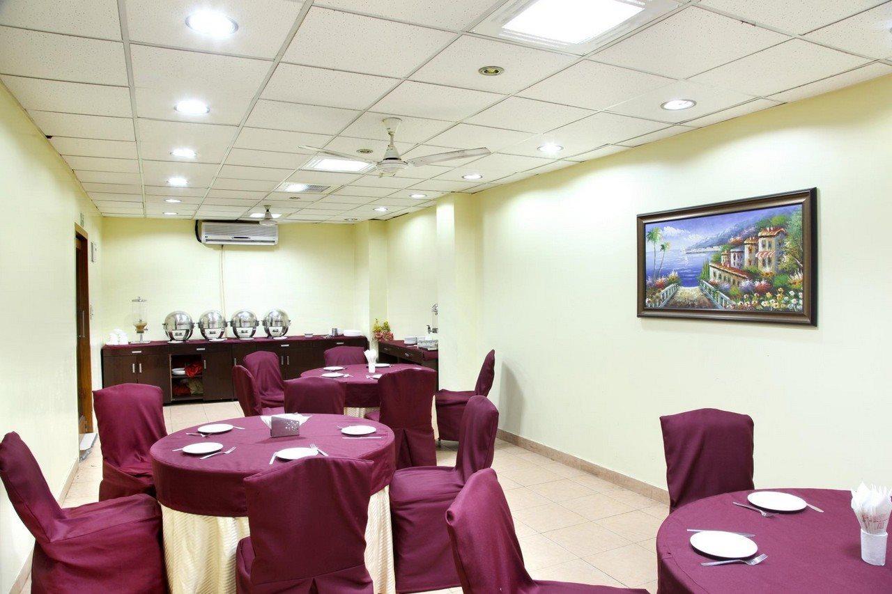 Hotel Tjs Grand Delhi  Extérieur photo