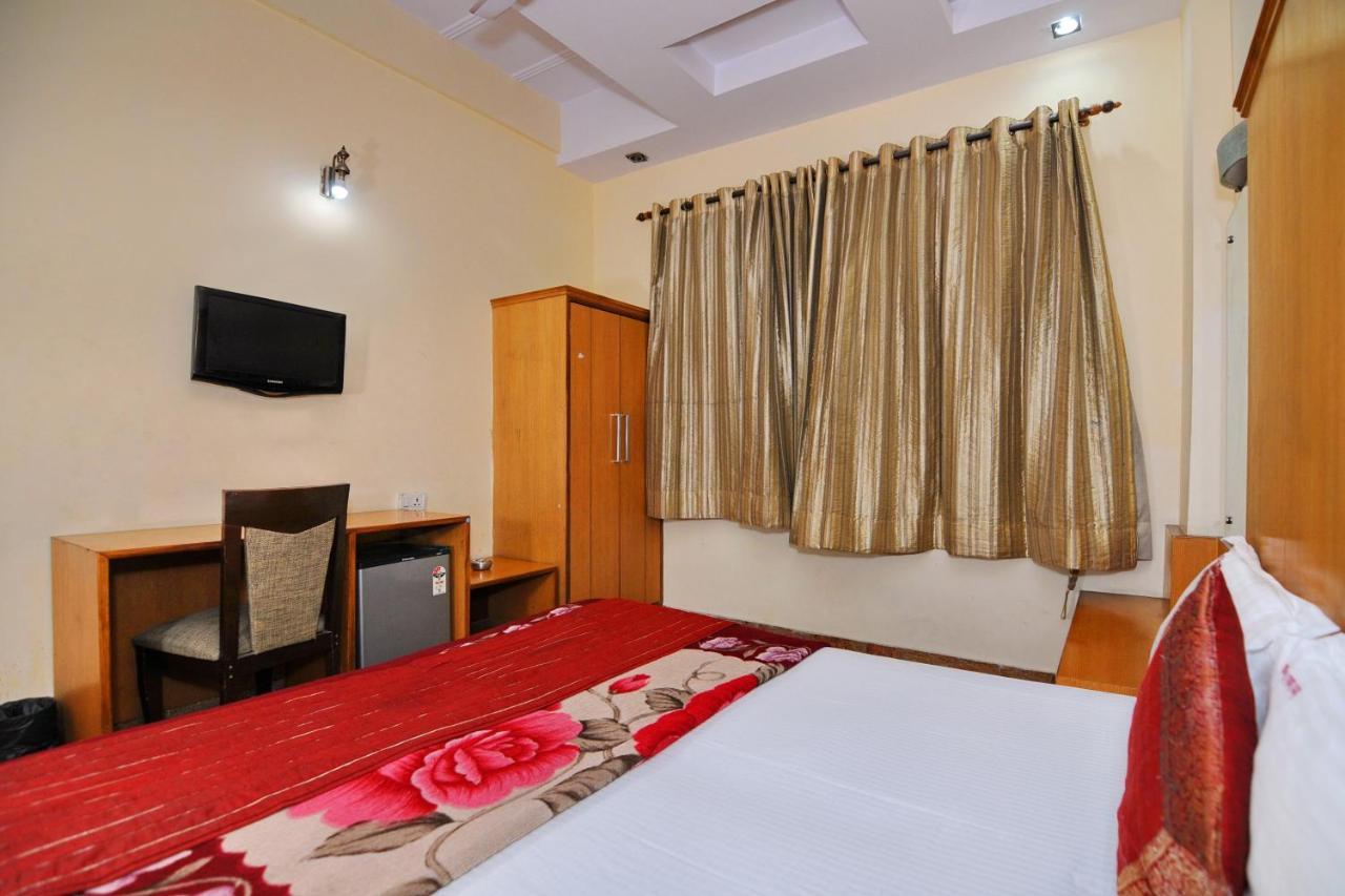 Hotel Tjs Grand Delhi  Extérieur photo