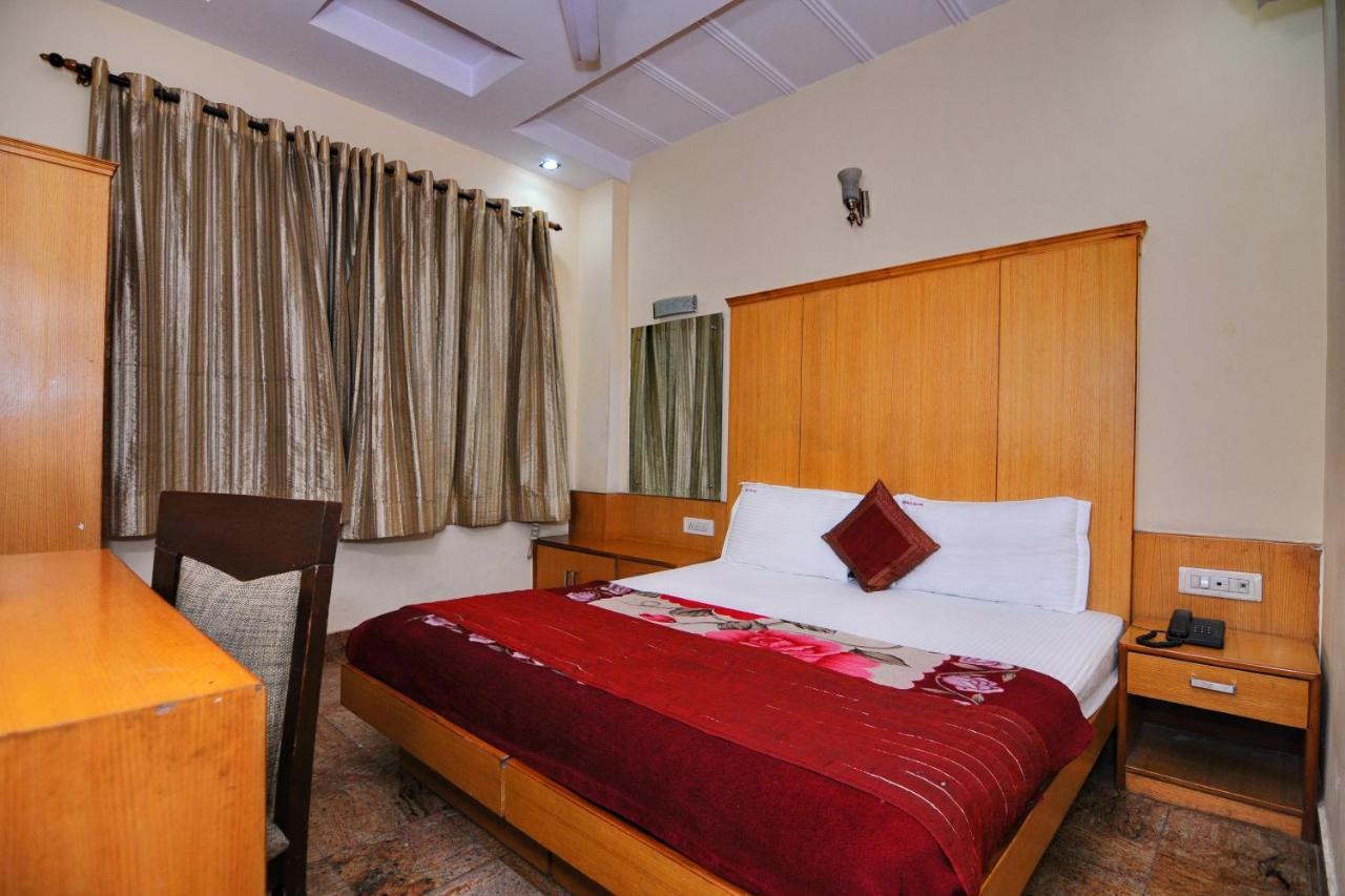 Hotel Tjs Grand Delhi  Extérieur photo