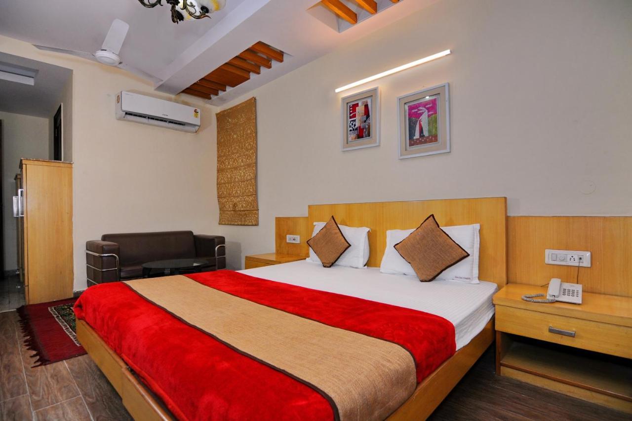 Hotel Tjs Grand Delhi  Extérieur photo