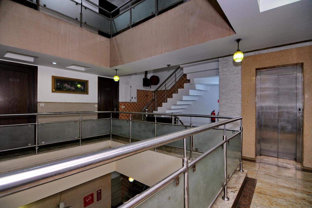 Hotel Tjs Grand Delhi  Extérieur photo