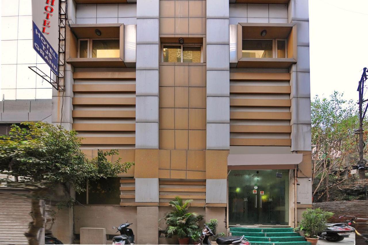 Hotel Tjs Grand Delhi  Extérieur photo