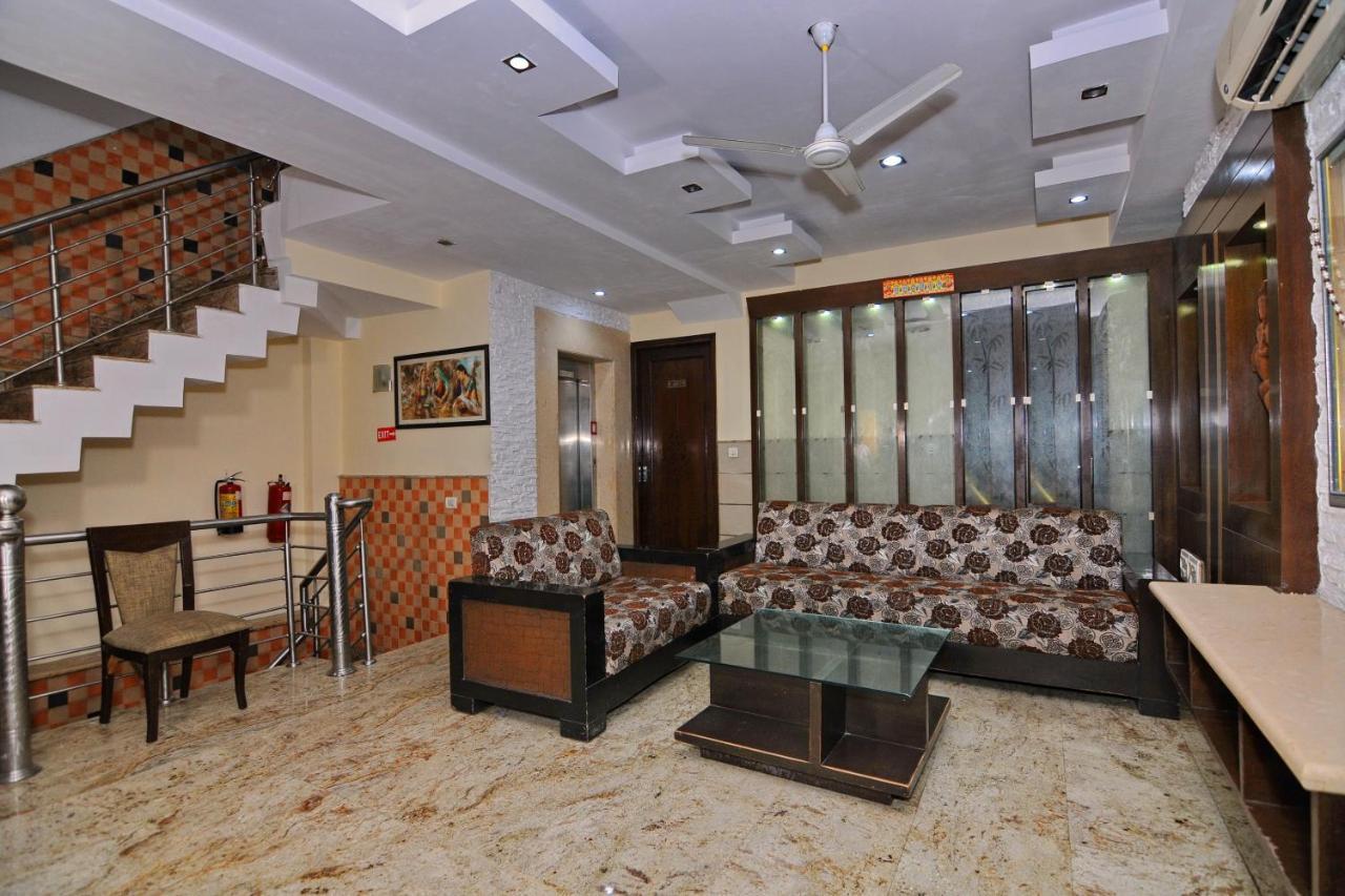 Hotel Tjs Grand Delhi  Extérieur photo