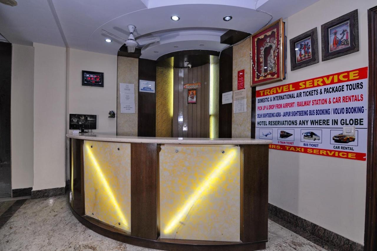 Hotel Tjs Grand Delhi  Extérieur photo