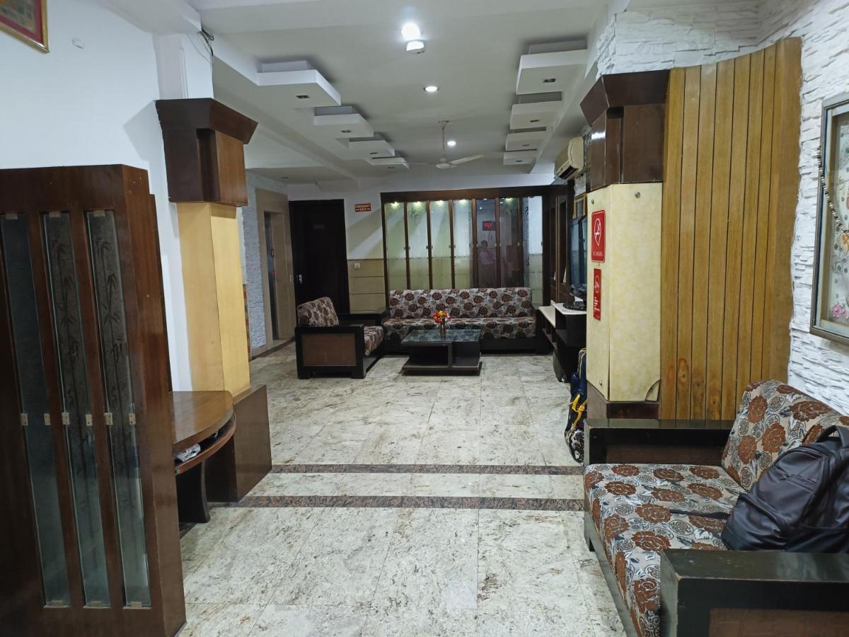 Hotel Tjs Grand Delhi  Extérieur photo