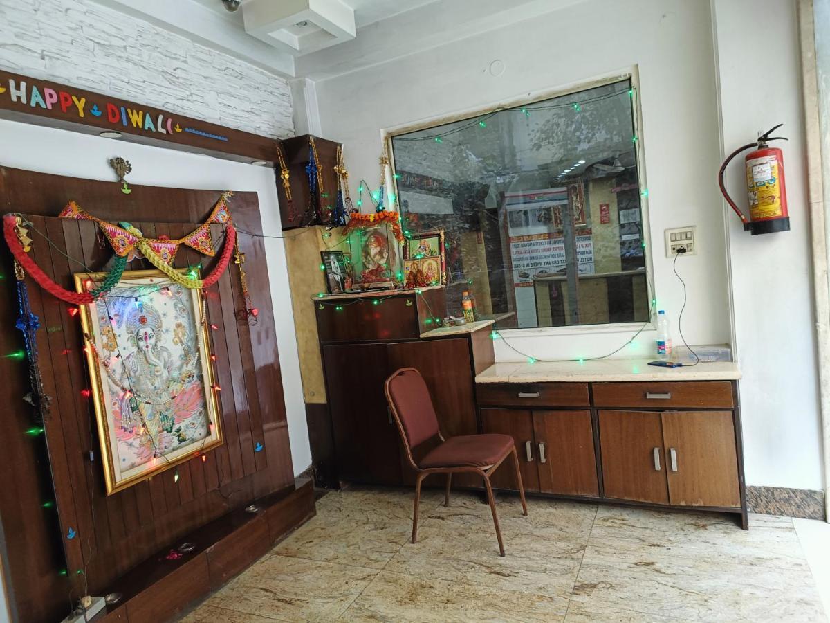 Hotel Tjs Grand Delhi  Extérieur photo