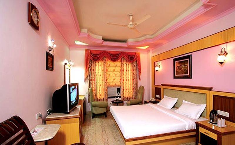 Hotel Tjs Grand Delhi  Extérieur photo