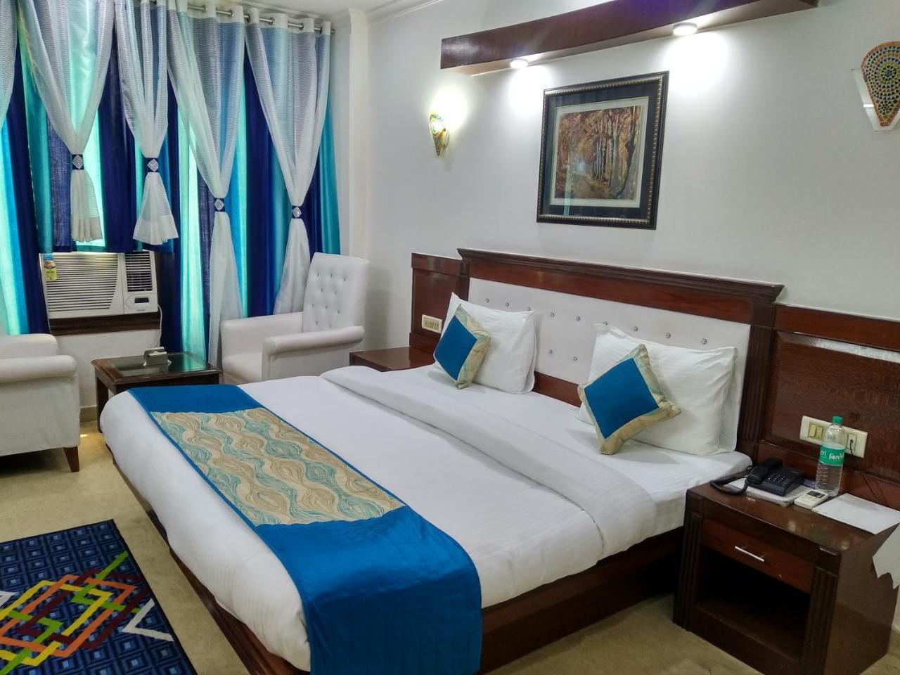 Hotel Tjs Grand Delhi  Extérieur photo
